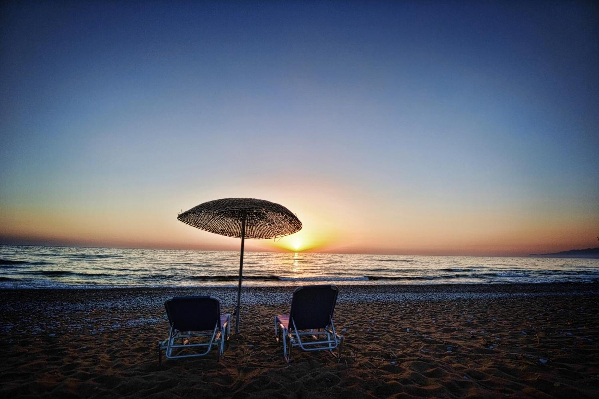Irida Beach Resort Suites Kyparissia Exterior foto